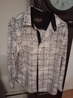 Señor De Los Cielos Men's White & Black Patterned Button-Down Shirt